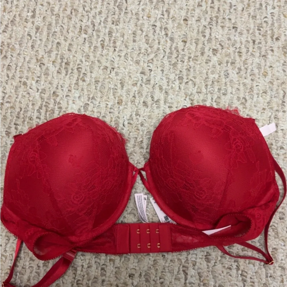 Victoria’s Secret Red Lace Pushup Bra - Picture 2 of 3